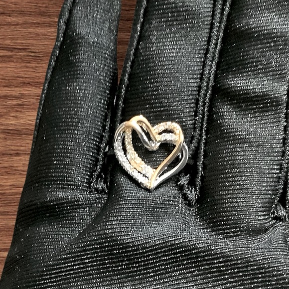 💥2/$24 or 3/$30💥 Double heart silver and gold ring with crystals. NWT. Sz 8 & 9 - Picture 5 of 10